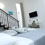 Partenope's Gasthuis 3*